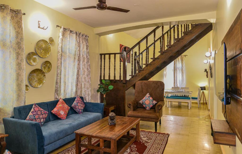 Posezení v ubytování GR Stays WHITE HOUSE 4bhk Private Pool Villa in Calangute