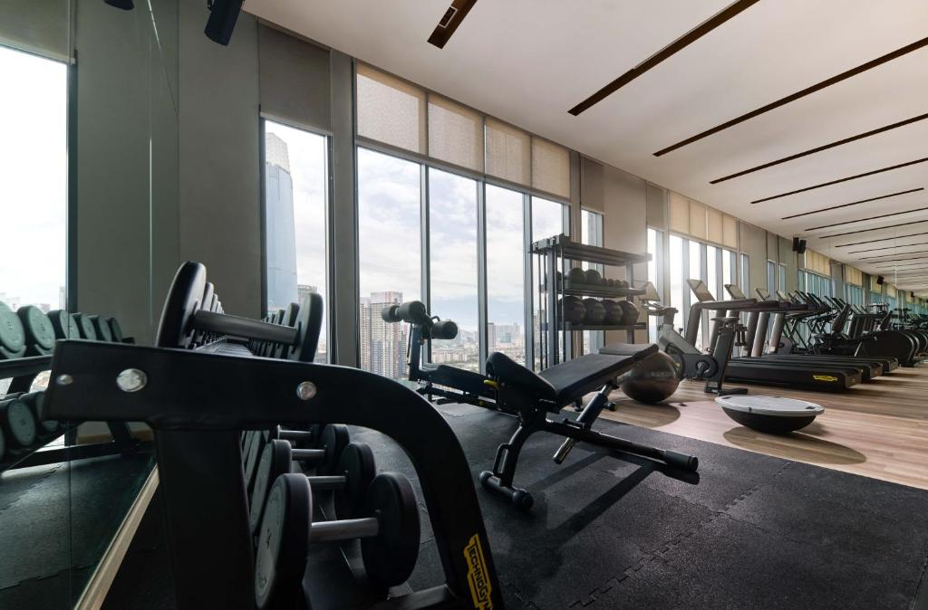 Fitness centrum a/nebo fitness zařízení v ubytování Pan Pacific Serviced Suites Kuala Lumpur