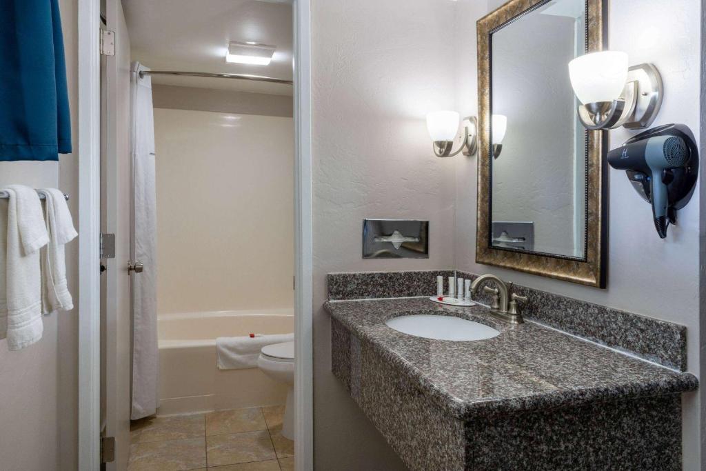 Travelodge by Wyndham Florence - Zimmer Mit Queensize-Bett – Nichtraucher