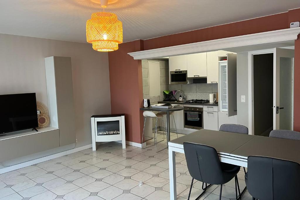 Maya - koksijde On Sea Shore - Happy Rentals - Housity