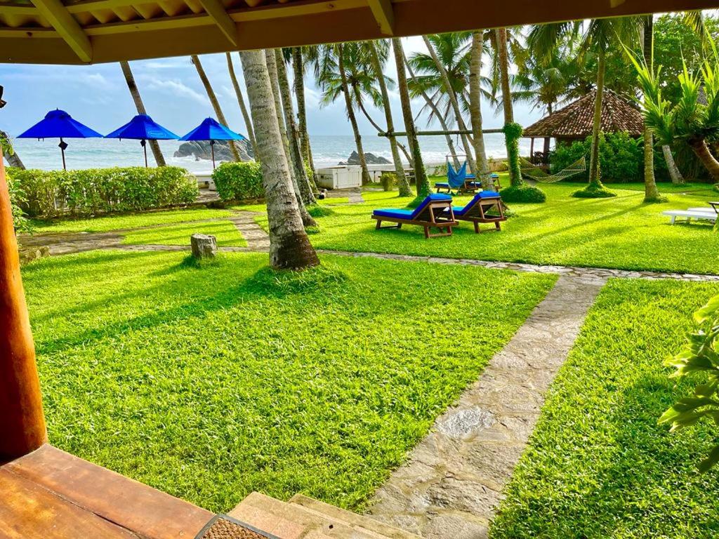 حديقة خارج Rockside Cabanas Hotel