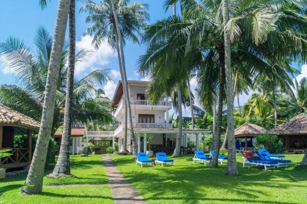 حديقة خارج Rockside Cabanas Hotel