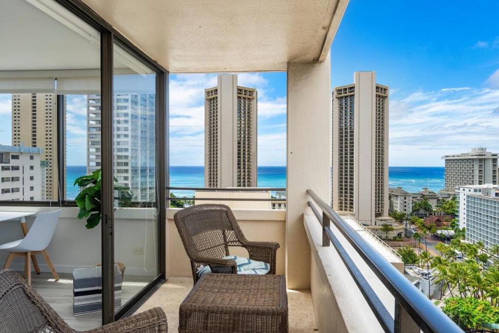 Apartment Waikiki Skytower 2204 Thirty night rental, Honolulu, USA