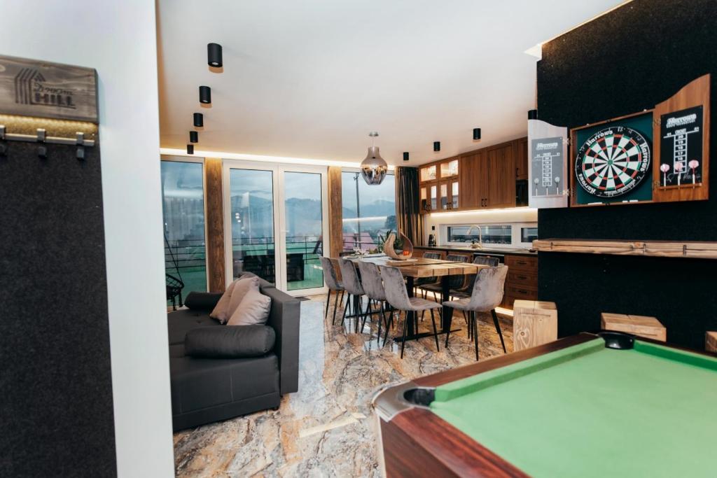 Biliardový stôl v ubytovaní Dream Hill - Dom Premium z jacuzzi oraz sauną w cenie i na wyłączność