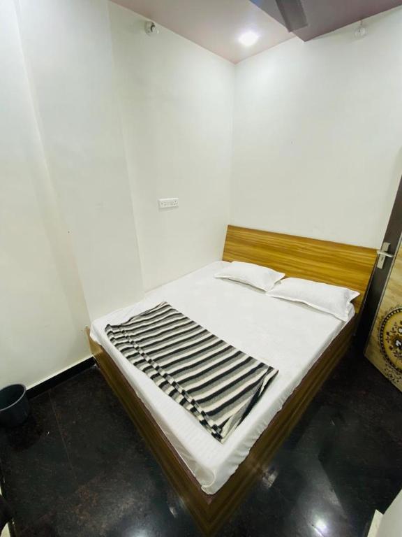 Postel nebo postele na pokoji v ubytování Hotel Arsh Palace
