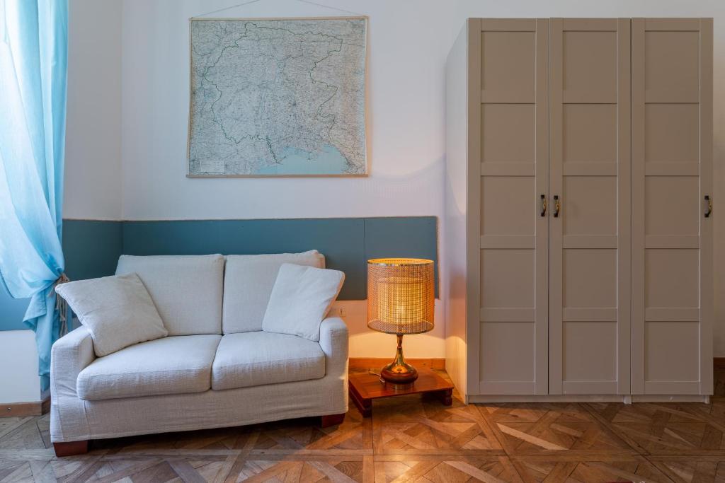 A seating area at Le Dimore del Teatro