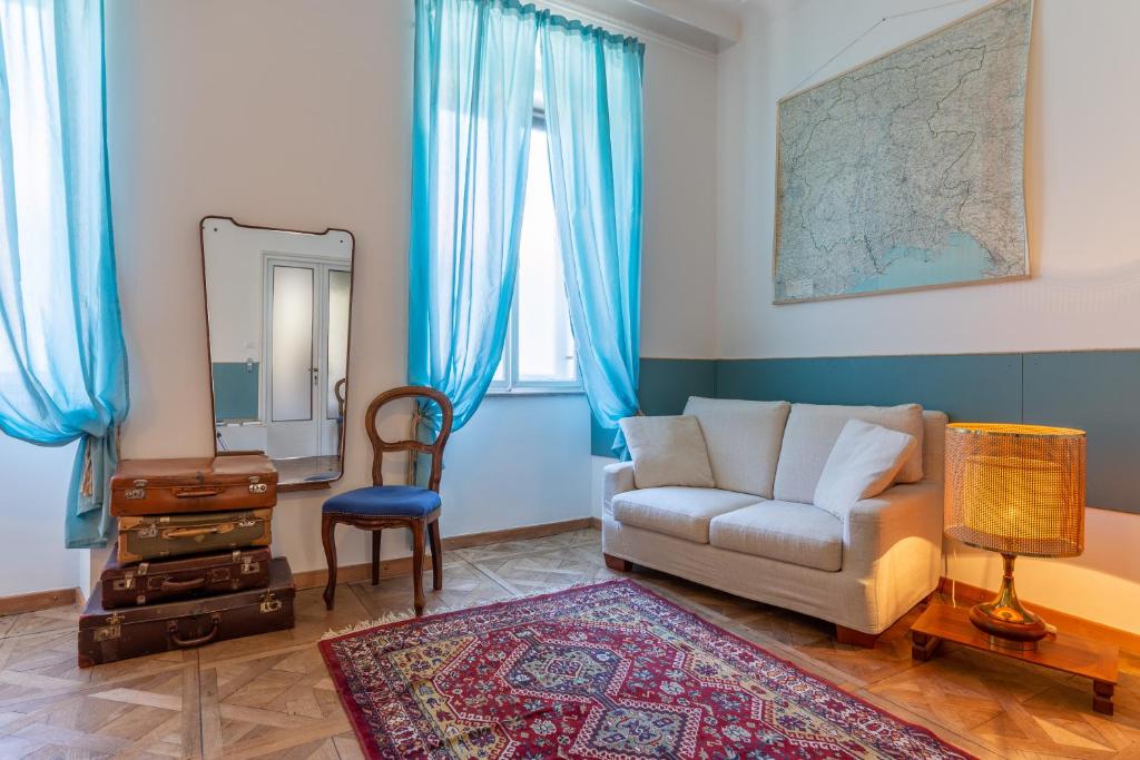 A seating area at Le Dimore del Teatro