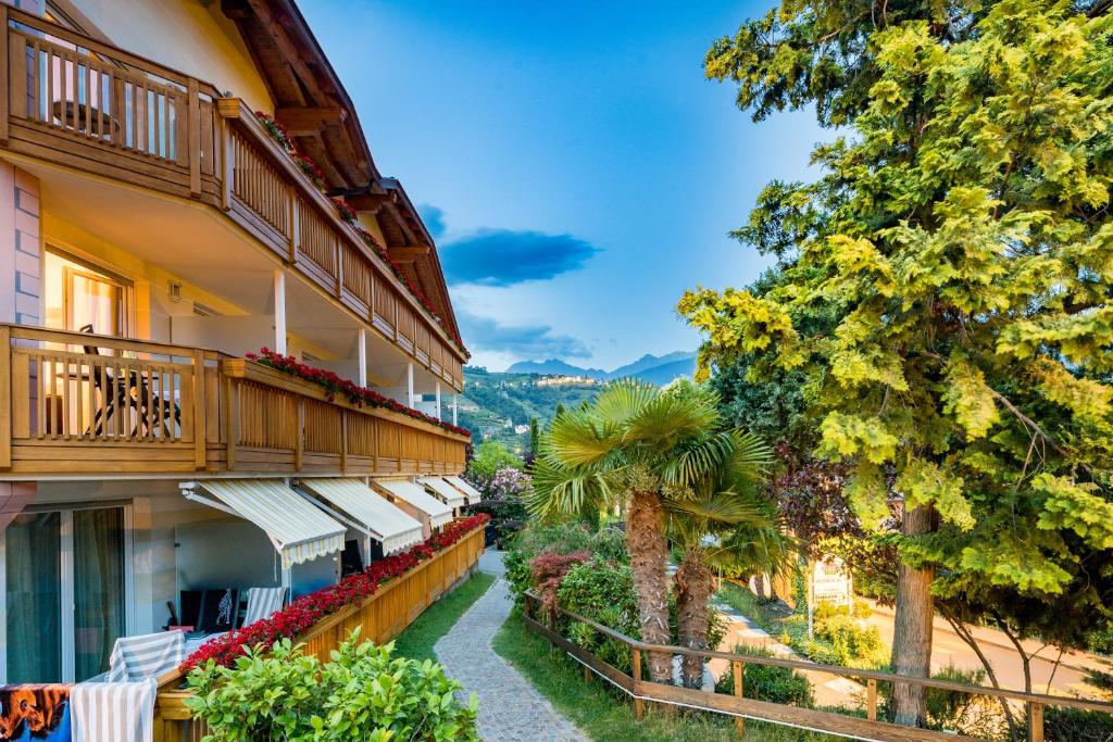 Nespecifikovaný výhled na hory nebo výhled na hory při pohledu z hotelu