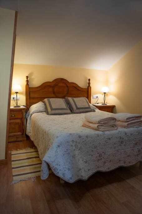 Posteľ alebo postele v izbe v ubytovaní El Nido de Gredos cuco apartamento con chimenea
