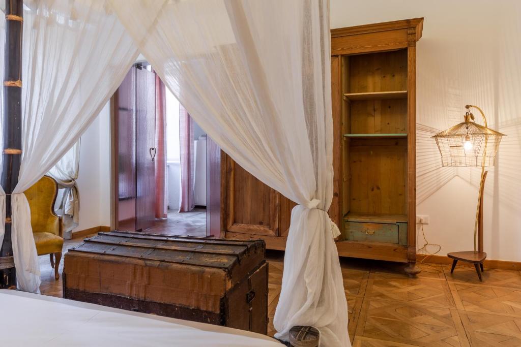 A bed or beds in a room at Le Dimore del Teatro