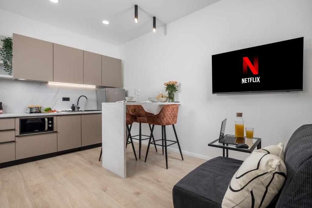 Kuchyňa alebo kuchynka v ubytovaní Area2 Center Luxury Apartment