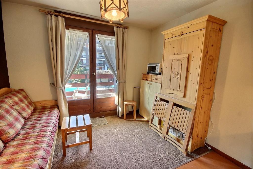 Kuchyňa alebo kuchynka v ubytovaní 1 bedroom flat, heated pool, heart of village, parking, Wifi
