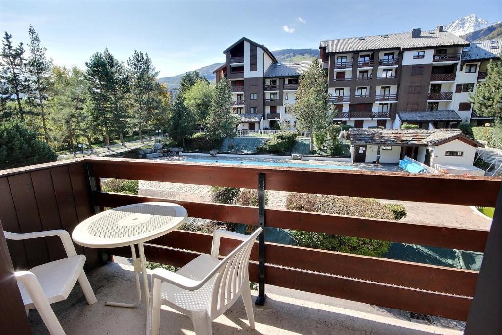 Balkón alebo terasa v ubytovaní 1 bedroom flat, heated pool, heart of village, parking, Wifi
