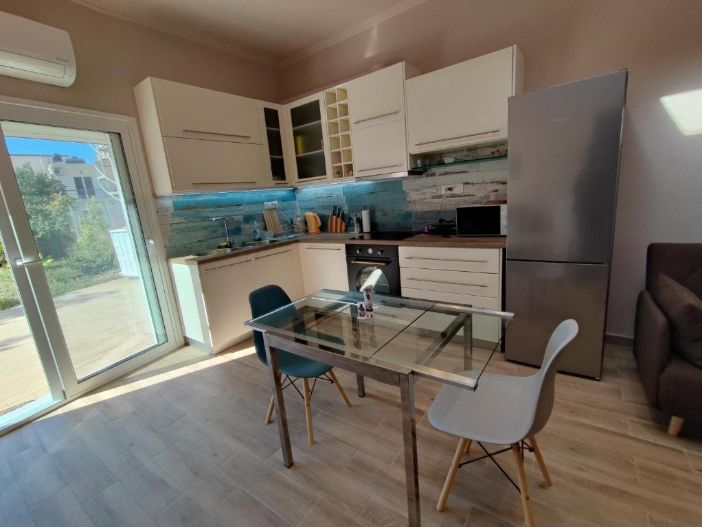 Cheerful 2-bedroom residential home with a garden