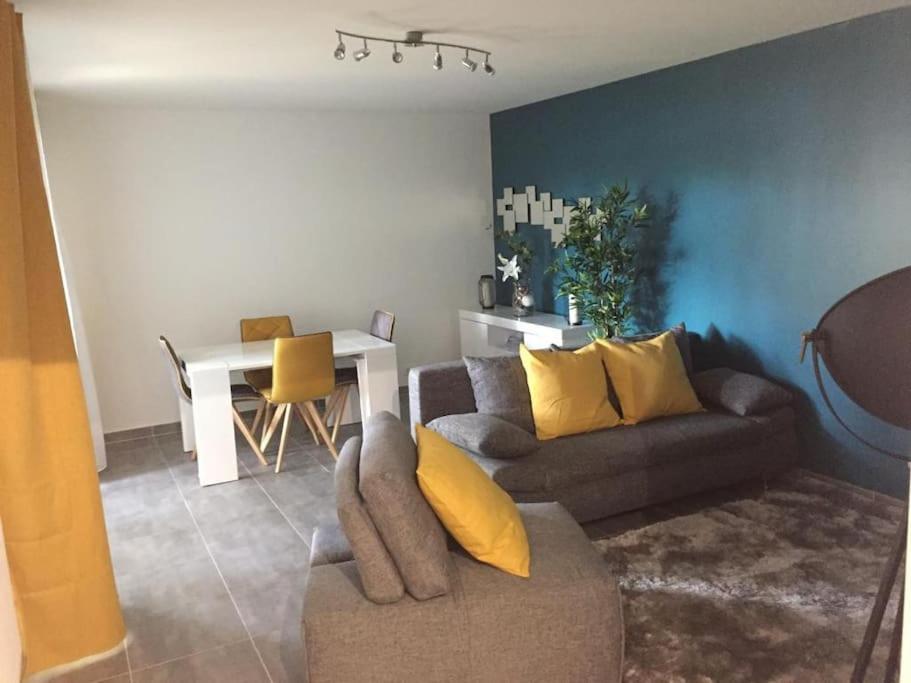 Χώρος καθιστικού στο Bel appartement à 2 min des transports parisiens