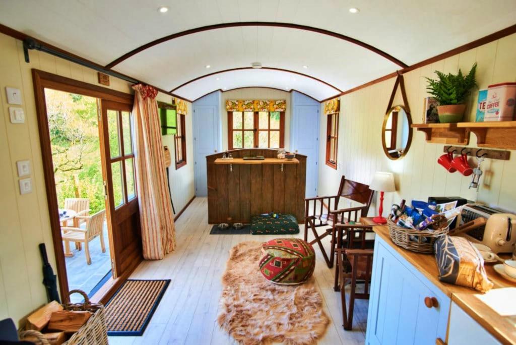 Finest Retreats - Cedar Luxury Shepherds Hut - Chalet De Una Habitación