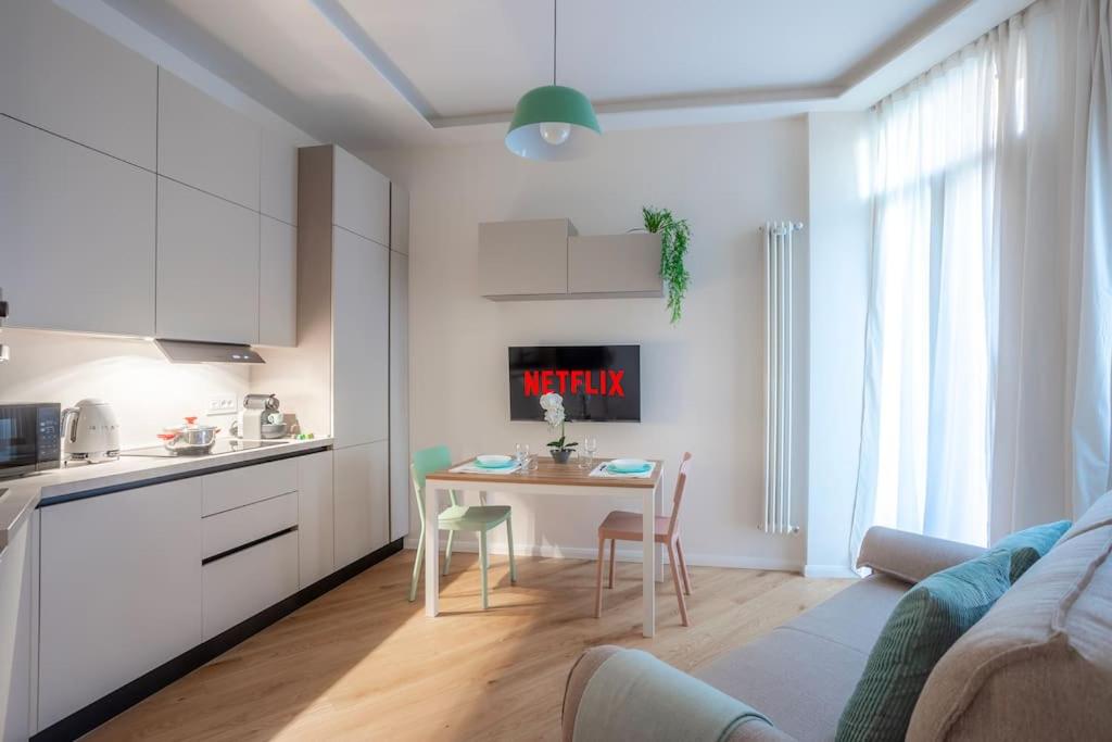 Apartment [Duomo-Fiera MI] Master Suite Design WiFi+Netflix, Milan ...
