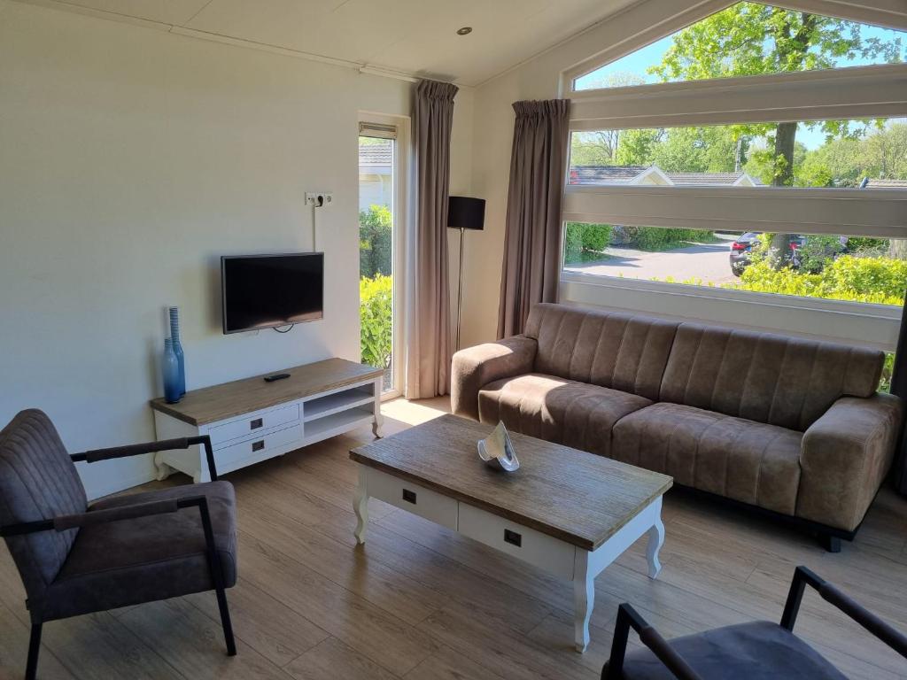 Posezení v ubytování EuroParcs Buitenhuizen
