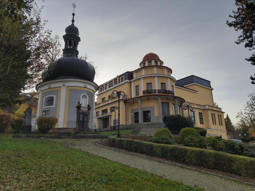 Ogród w obiekcie Pod skálou, Mánesova 646