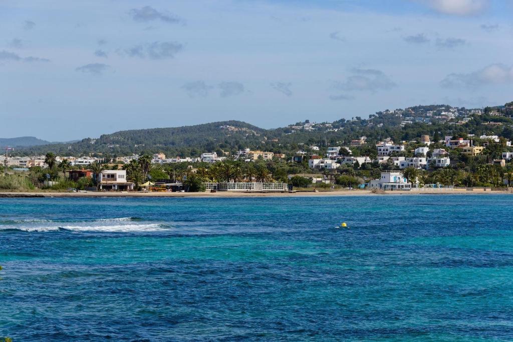 VILLA FLORIMAR 4 pax, Talamanca – Updated 2023 Prices