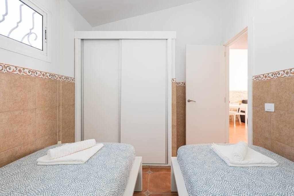 Łóżko lub łóżka w pokoju w obiekcie Bungalow Playa del Inglés