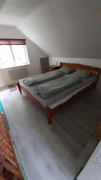 Postel nebo postele na pokoji v ubytování Stuga Åsnagård
