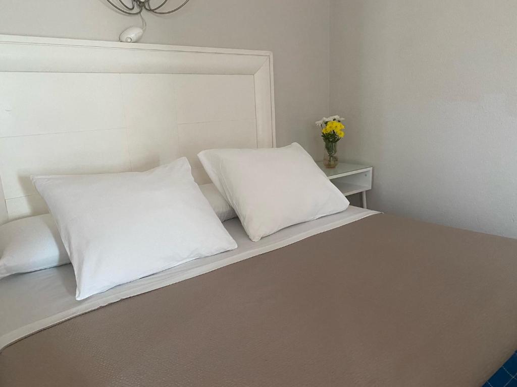 A bed or beds in a room at Hostal Moscatel