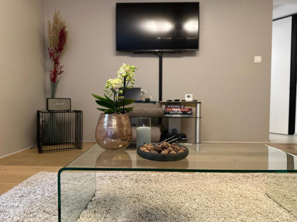 TV a/nebo společenská místnost v ubytování Sweetwater Privé Wellness