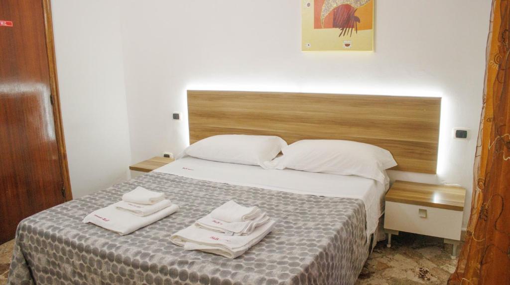 Cama o camas de una habitación en Colazione Inclusa - B&B Meteora