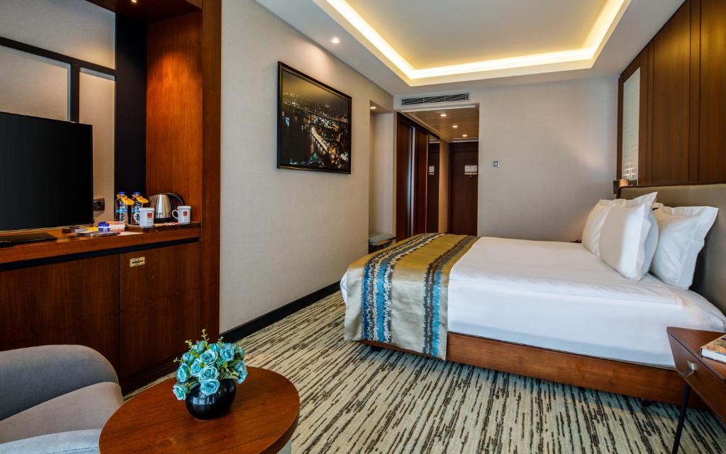 GOLDEN MANAFEA HOTEL