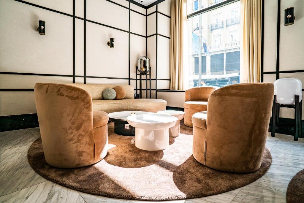Posezení v ubytování SmartRental Collection Gran Vía Capital