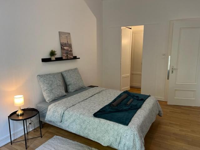 Chambres privées -Private room- dans un spacieux appartement - 100m2 centre proche gare - Double Room With Garden View