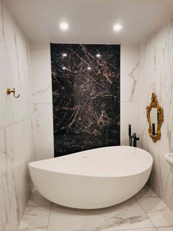 
Deluxe Double Room with Bath
