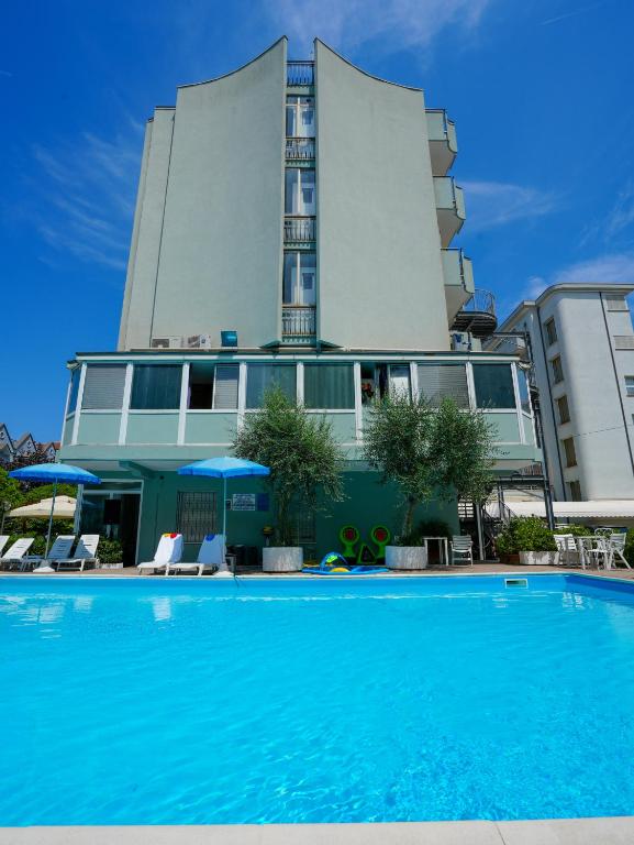 Bazén v ubytování Dasamo Hotel - Dada Hotels nebo v jeho okolí