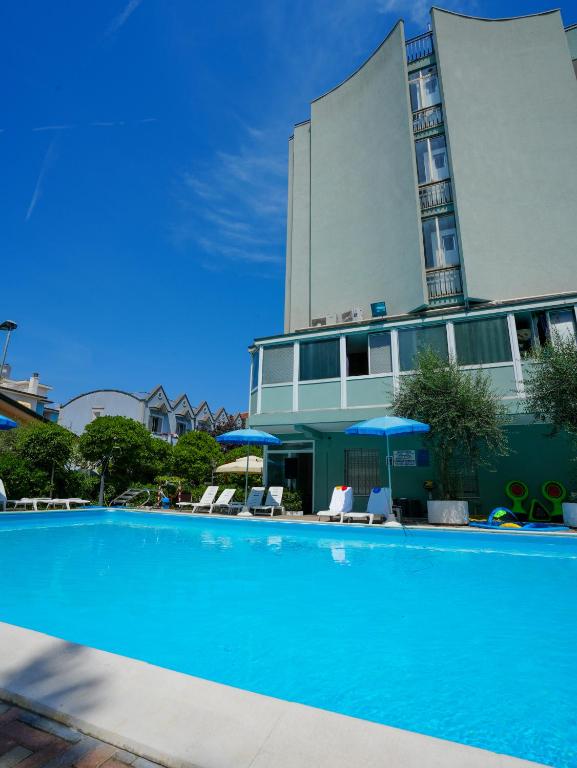 Bazén v ubytování Dasamo Hotel - Dada Hotels nebo v jeho okolí