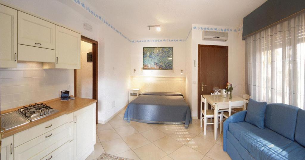 Kuchyň nebo kuchyňský kout v ubytování Hotel Germania