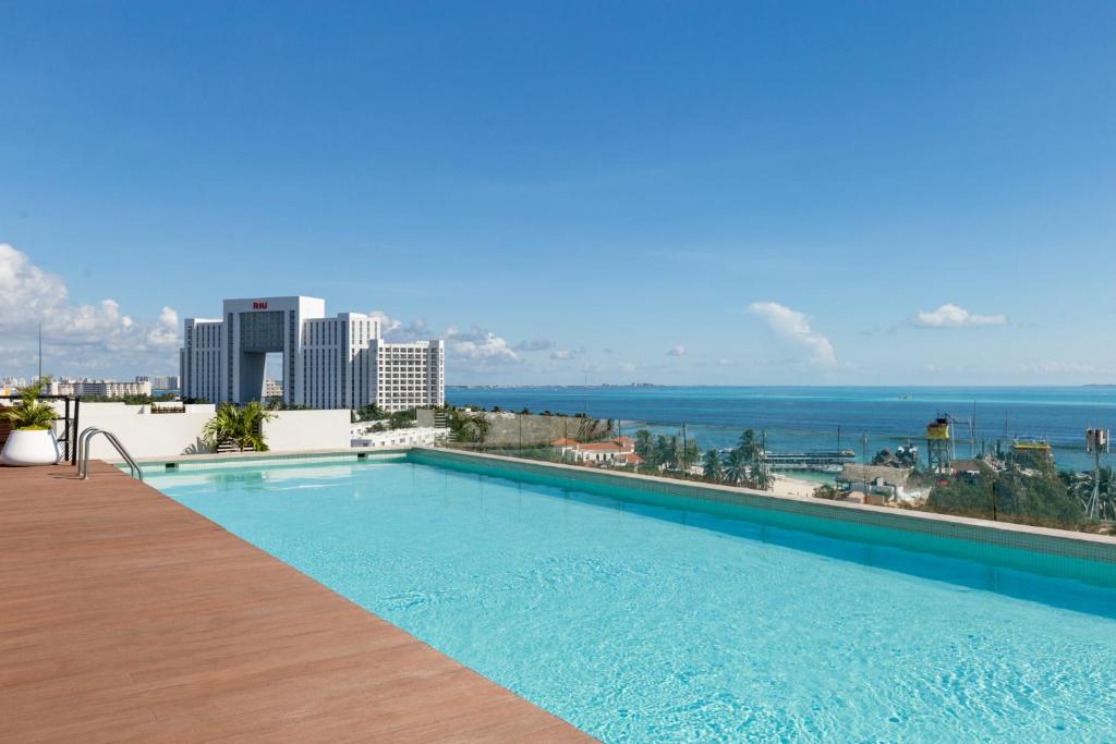 Picture of Spectacular View 2BR apartment - Rooftop Pool, Cancún (updated prices 2026)
