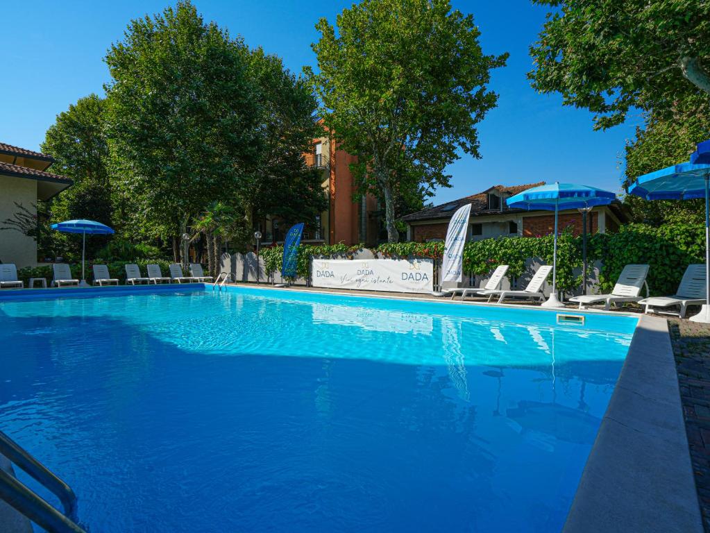 Bazén v ubytování Dasamo Hotel - Dada Hotels nebo v jeho okolí
