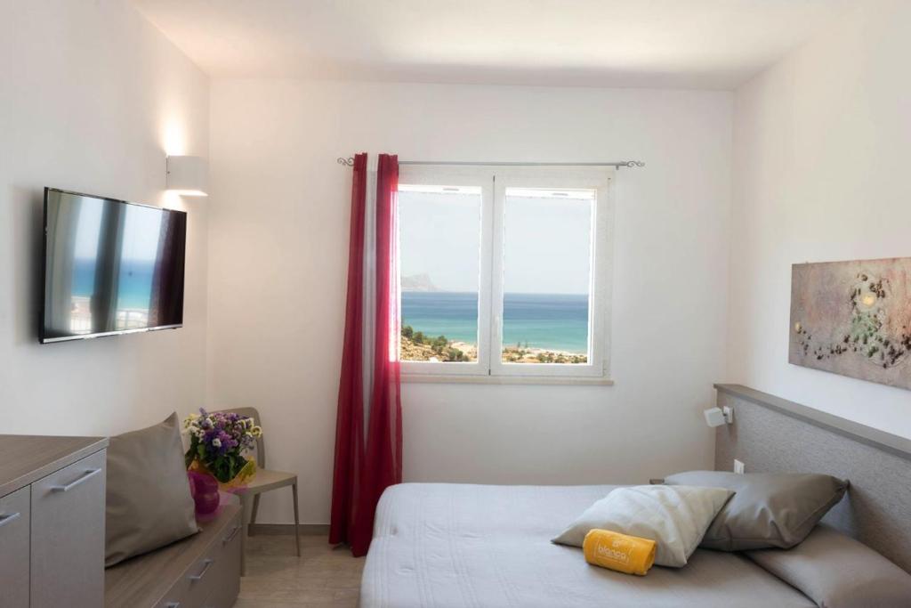 TV a/nebo společenská místnost v ubytování La Blanca Resort & Spa