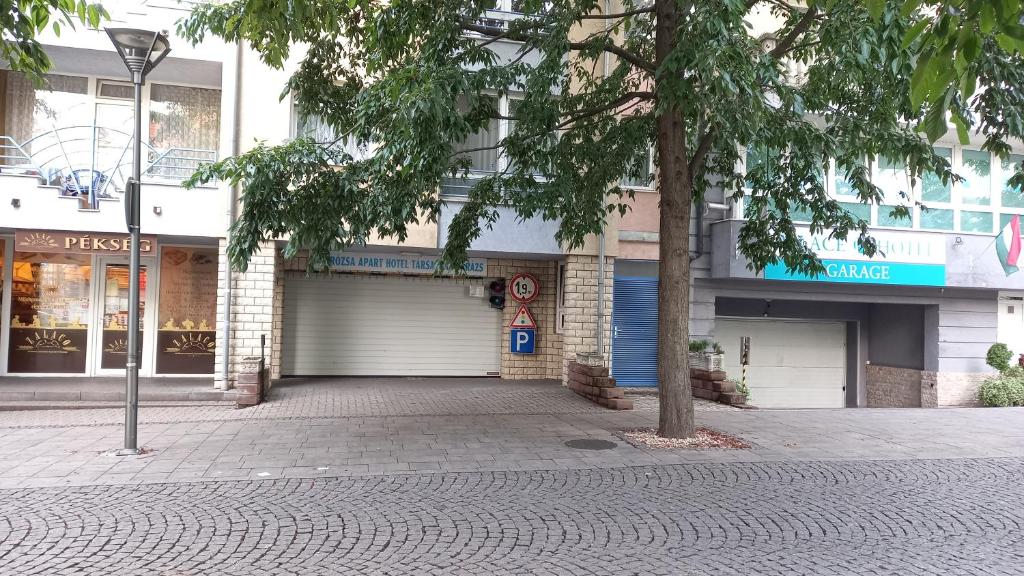Budova, v ktorej sa apartmán nachádza