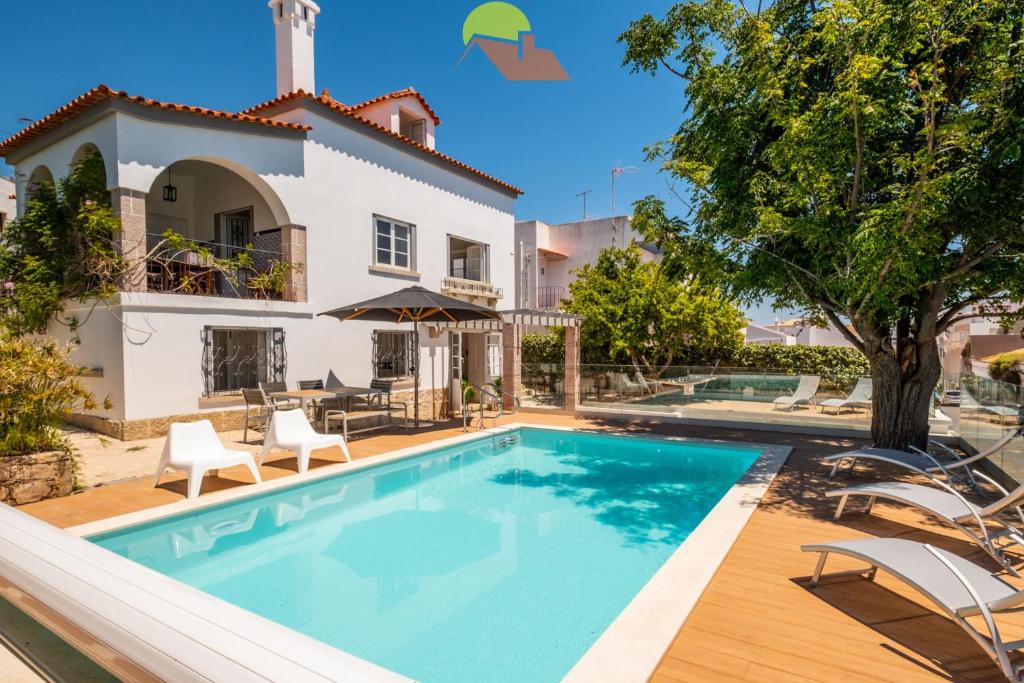 Villa con piscina y casa en #049 Spacious OldTown with AC, Pool, 150 mts Beach, en Albufeira