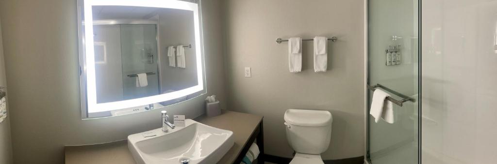 Holiday Inn Express & Suites Marquette by IHG Photo