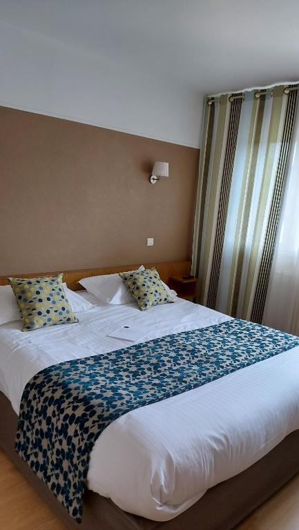 Postel nebo postele na pokoji v ubytování Hôtel Brun