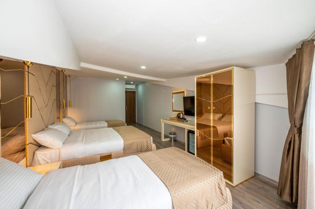 Cama ou camas em um quarto em Luxury Airport Hotel By Zazzoni-İstanbul Airport