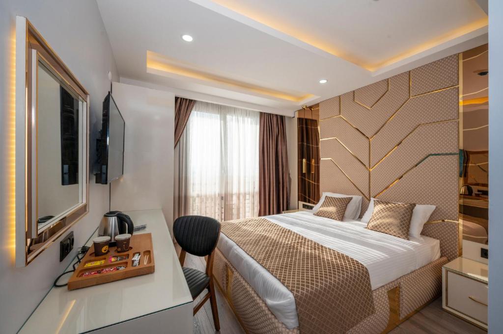 Cama ou camas em um quarto em Luxury Airport Hotel By Zazzoni-İstanbul Airport