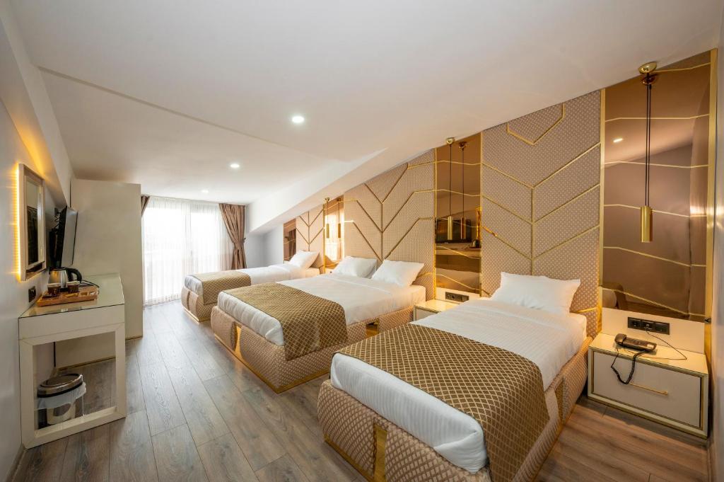 Uma TV ou centro de entretenimento em Luxury Airport Hotel By Zazzoni-İstanbul Airport