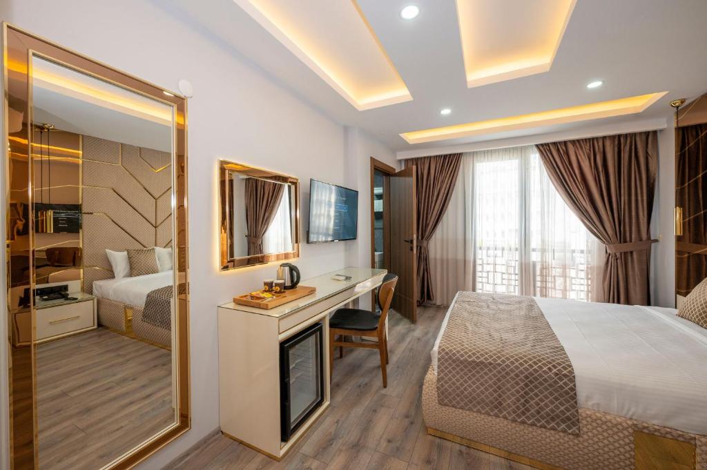 Cama ou camas em um quarto em Luxury Airport Hotel By Zazzoni-İstanbul Airport