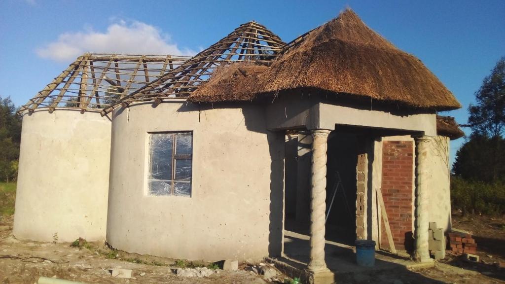 El edificio en el que está la estancia rural