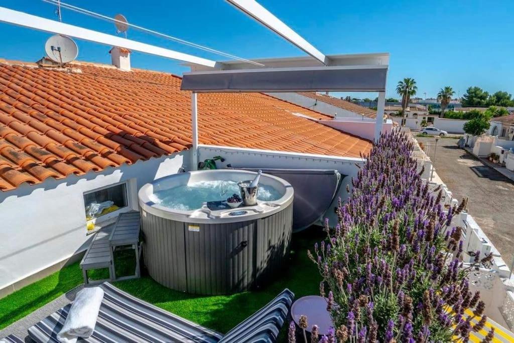 Uroczy domek z jacuzzi Torrevieja Laguna Rosa, Torrevieja Updated