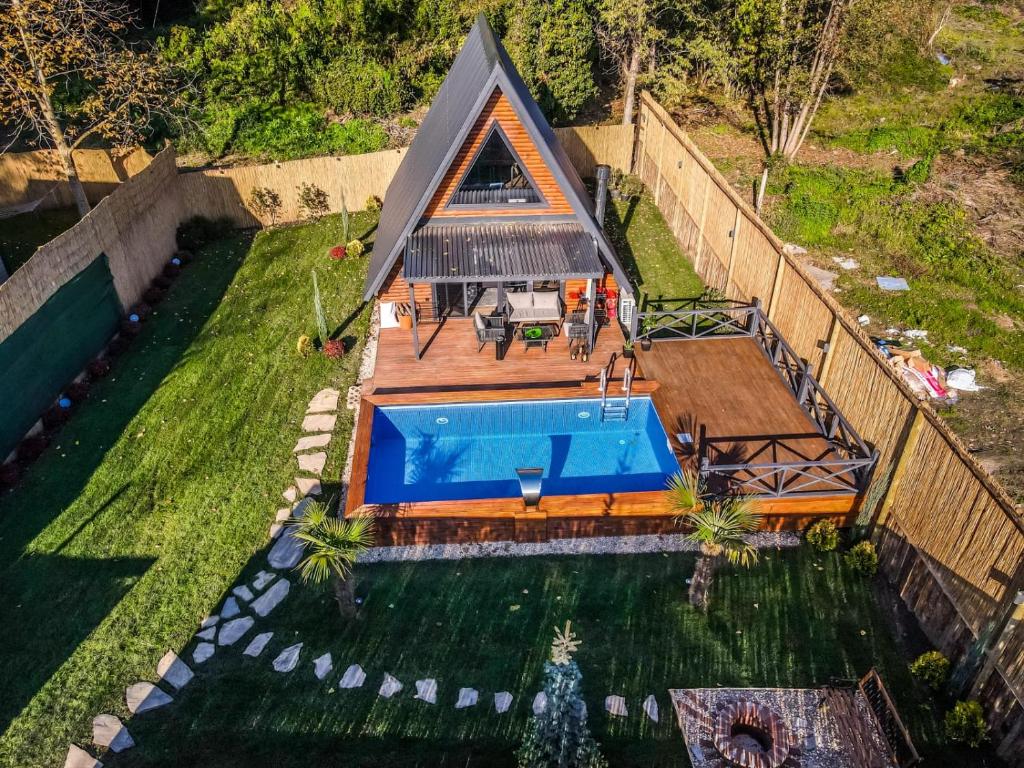 an overhead view of a house with a swimming pool at UĞURLUBUNGALOV in Sapanca